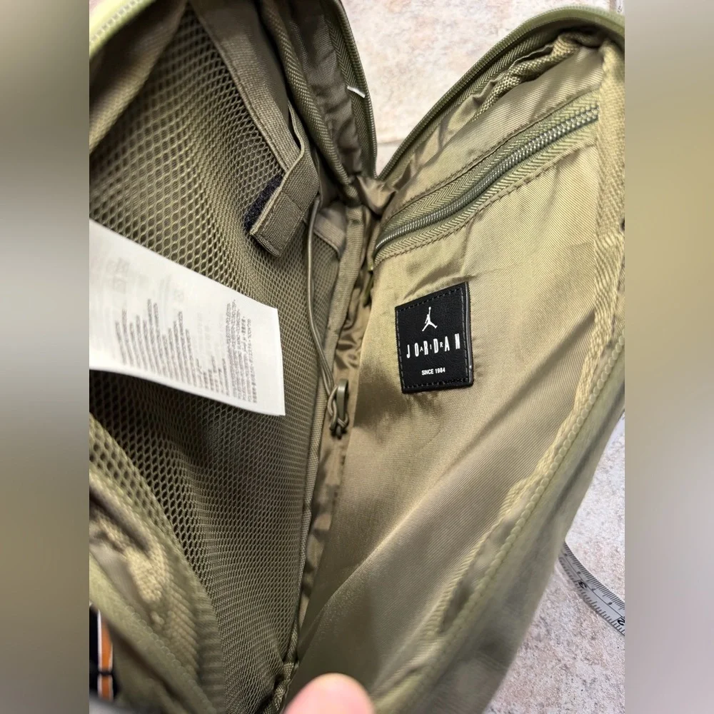 Jordan Collectors Crossbody Bag (3L) - NWT